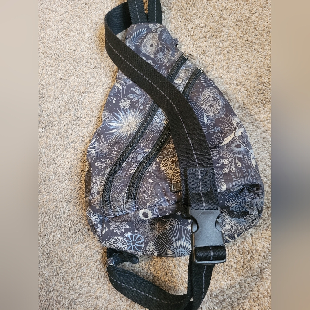 Sakroots Gray, Cream, Blue Ocean, Sea Turtle Patterned Sling Bag, Zipper Pockets - Picture 5 of 13